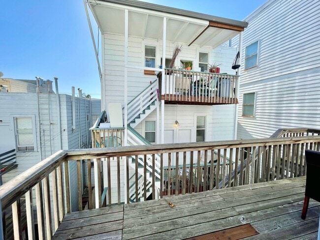 Building Photo - Adorable studio in the Heart of Hayes Vall...