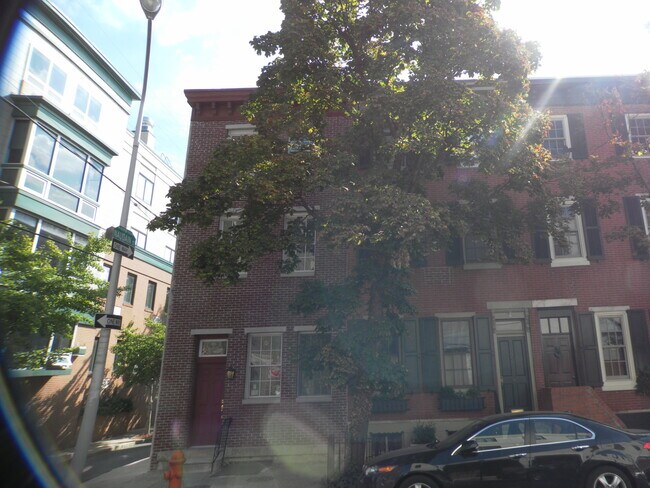 Building Photo - 515 S 16th St