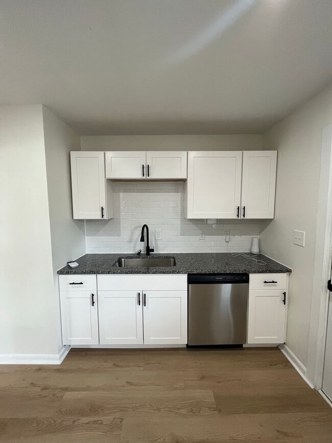 Building Photo - Newly Renovated 3-Bedroom Single Family Home