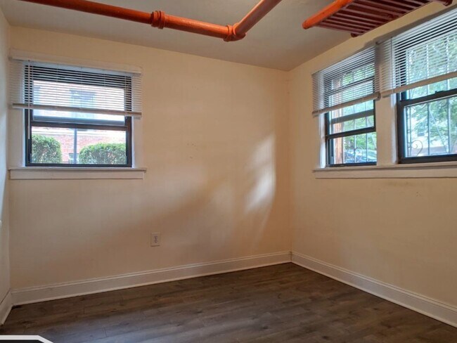 Building Photo - 3312 W Schubert Ave