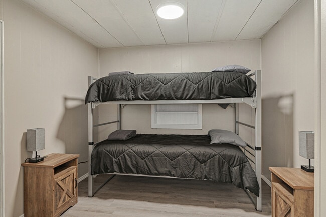 Building Photo - 112 Queenswood Dr