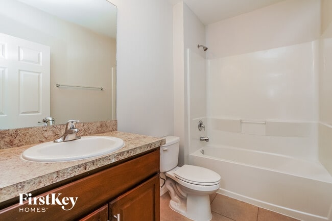 Building Photo - 2711 SW 9th Ave