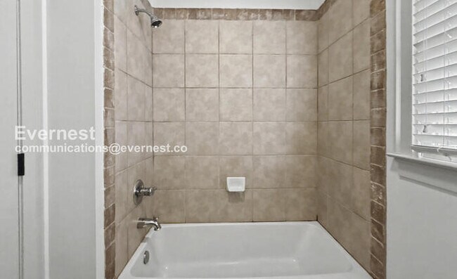 Building Photo - Home with Pool, Patio, and Fitness Center