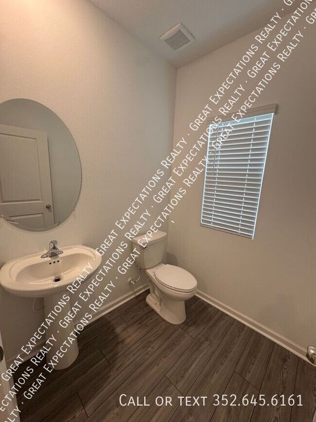 Building Photo - 4923 SW 81st Loop