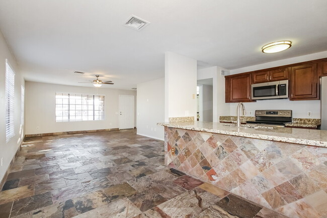 Building Photo - 3310 W Rose Garden Ln