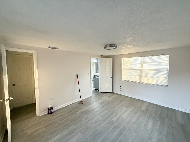 Building Photo - 7535 Betula Dr
