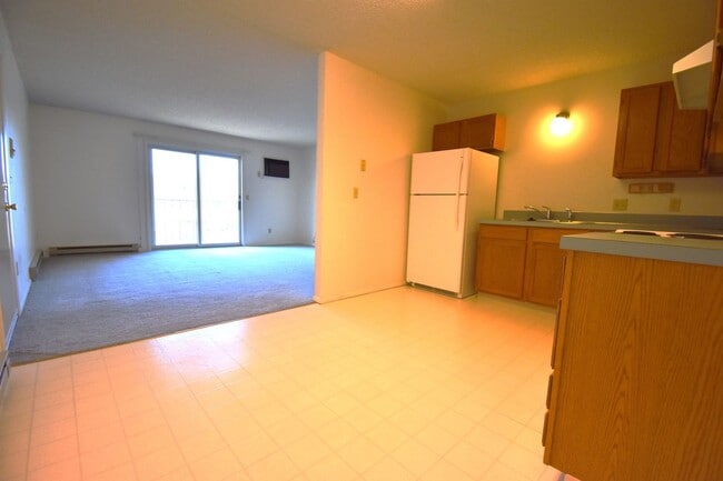 Building Photo - Top floor apartment! Close to MSU and downtown!