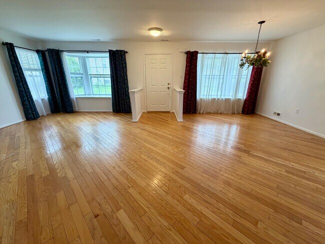 Building Photo - 113 Broadleaf Pl