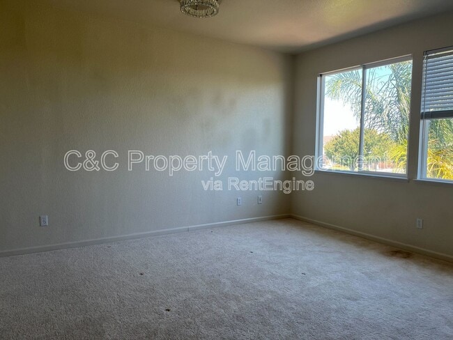 Building Photo - 4020 Crescent Ct