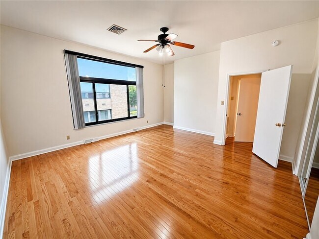 Building Photo - 735 N Highland Ave