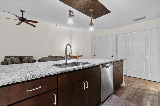 Building Photo - 403 Sun Terrace Ct