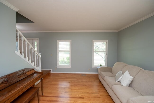 Building Photo - 3801 W Capilano Dr