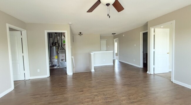 Building Photo - STUNNING 4 Bedroom 2.5 Bath