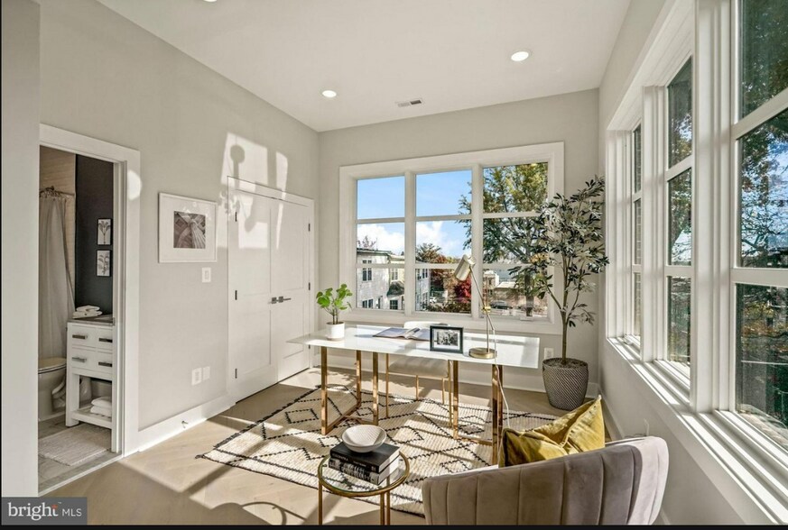 Building Photo - 1214 Madison St NW