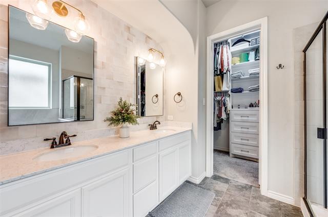 Building Photo - 1016 Lake Sierra Wy