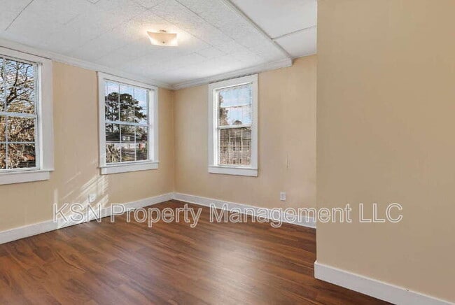 Building Photo - 1921 Reynolds St