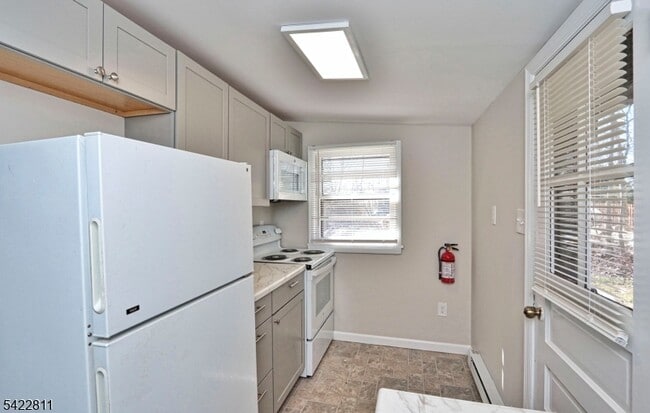 Building Photo - 63 Iowa Ave