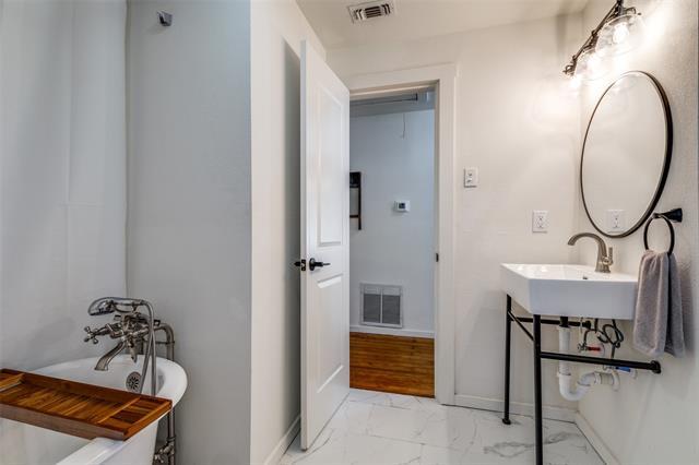 Building Photo - 5415 Dartmouth Ave