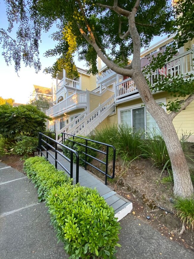 Building Photo - Live in Benicia Marina, Boat views from Deck