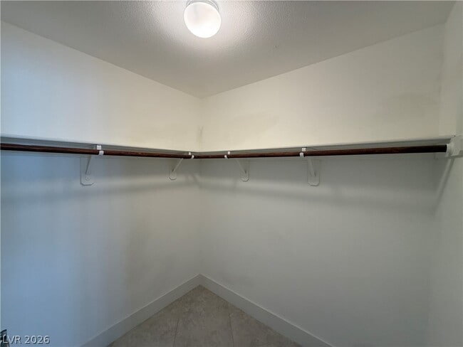 Building Photo - 694 Riverband Pl