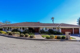 Building Photo - Gorgeous 3 bed 2.5 bath home with stunning Ocean Views and lots of natural light, in the highly s...