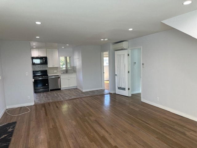 Building Photo - 8424 Glider Ave