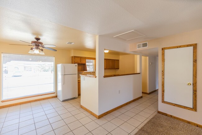 Building Photo - Beautiful 3 bedroom 1 bathroom home
