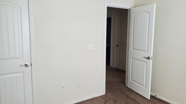 Building Photo - 3621 Scarlet Ln