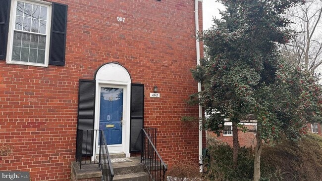 Building Photo - 1612 Mt Eagle Pl