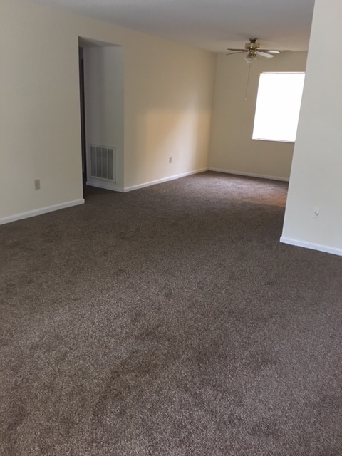 Living Room - Oaks Country Club Apartments