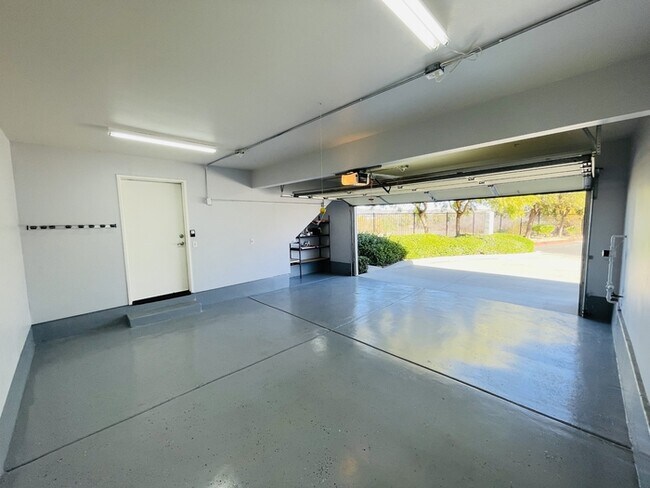 Building Photo - Codorniz Way