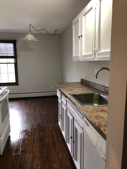 Building Photo - 825 Old Settlers Trl