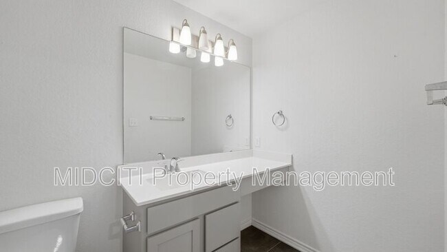 Building Photo - 10419 Salitrillo Bnd