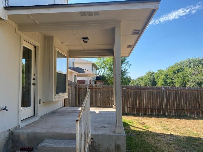 Building Photo - 501 Grey Feather Ct