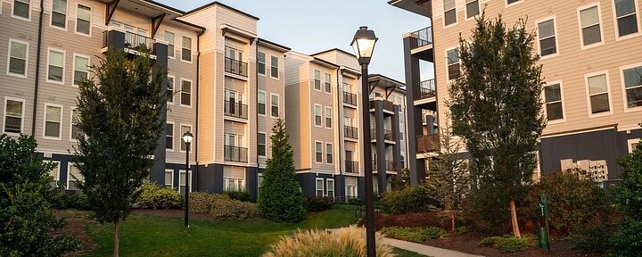 Building Photo - 8100 Palisades Cir