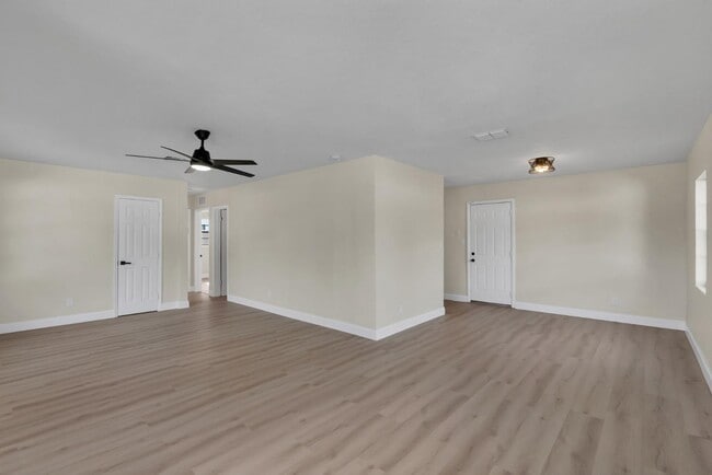 Building Photo - 7514 Mandarin Dr