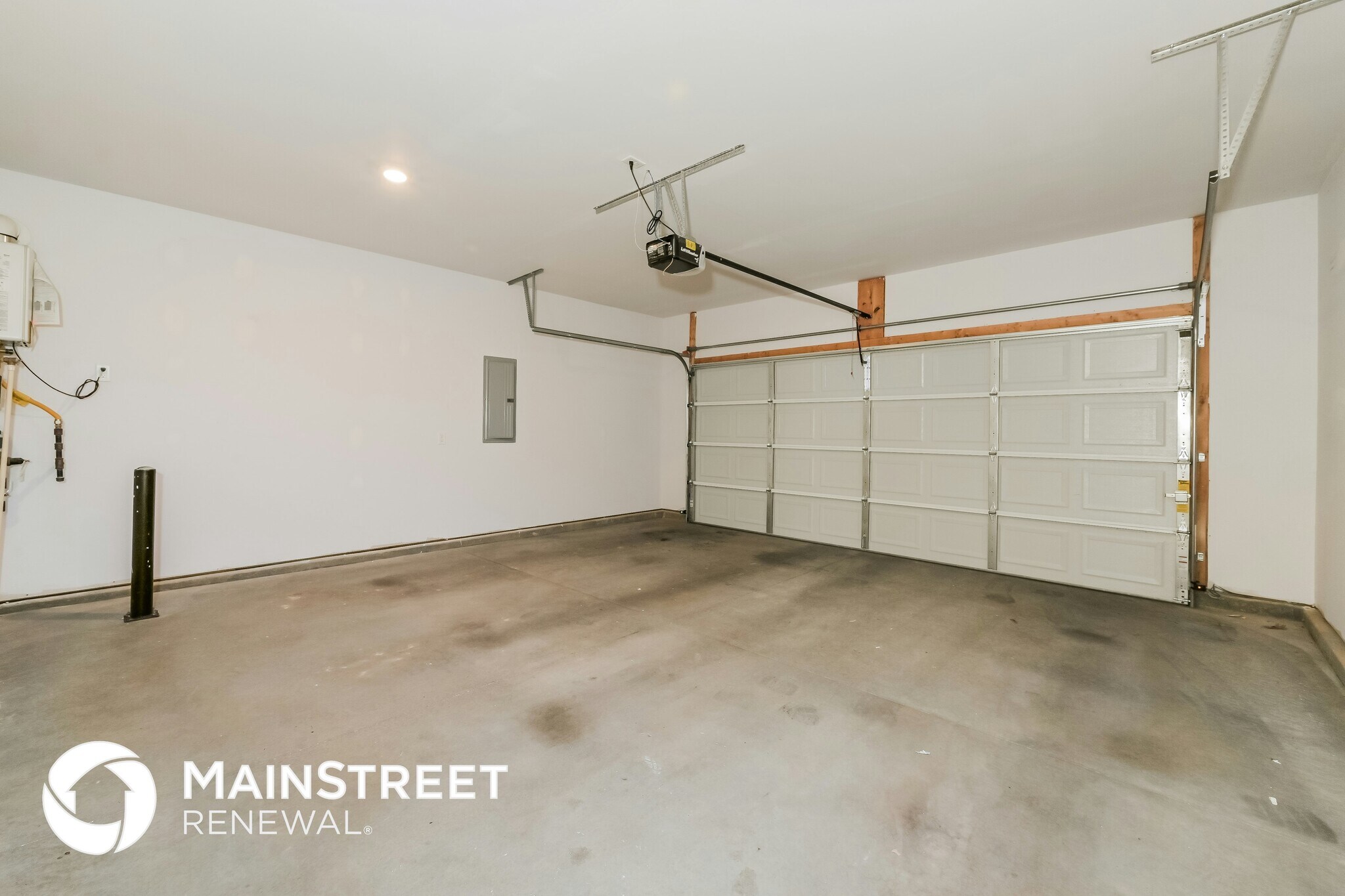 Building Photo - 2605 Red Barn Rd