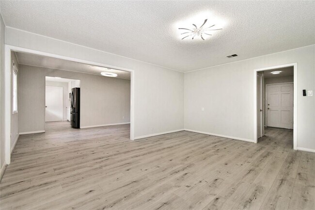 Building Photo - 1504 Holly Cir