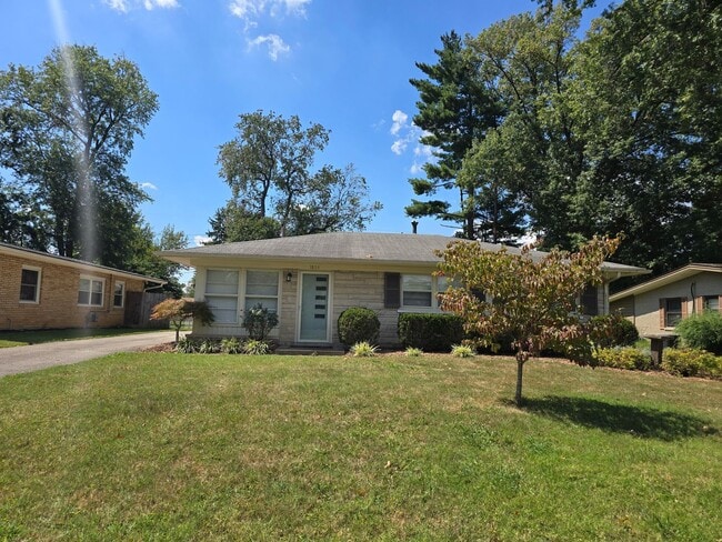 Building Photo - Newly remodeled 3 bed/1 bath home with a 1...