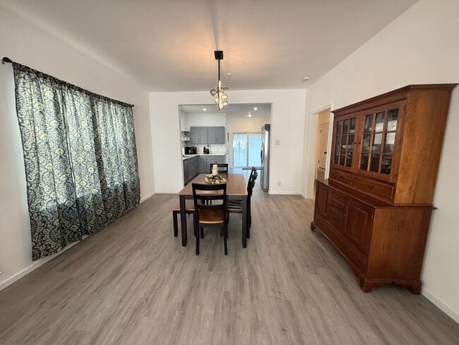 Building Photo - 727 Indiana St