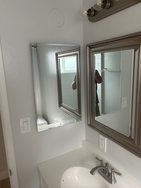 Bathroom - 1534 Manhattan Beach Blvd