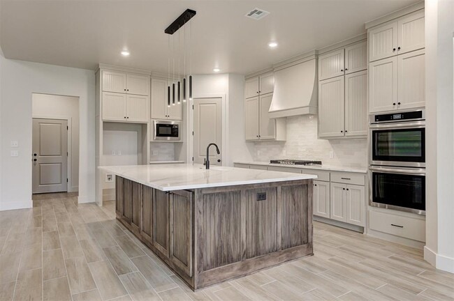 Building Photo - 4616 Maple Rdg Dr