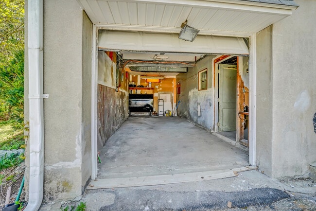 Building Photo - 43 Moorland Ave