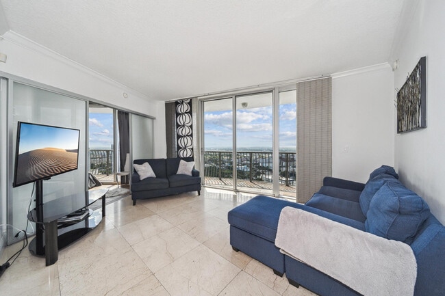 Building Photo - 1750 N Bayshore Dr