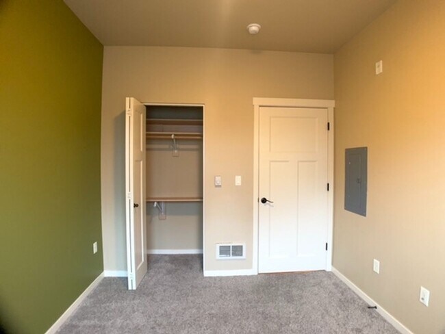 Building Photo - 45 Central Unit - 2 Bedrooms, 2 baths, 988 Sq. Ft.