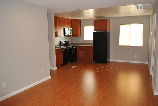 Kitchen/nook - 21385 Locust St