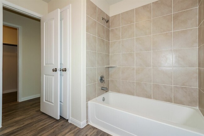 Building Photo - 6118 Peaceful Ridge Dr