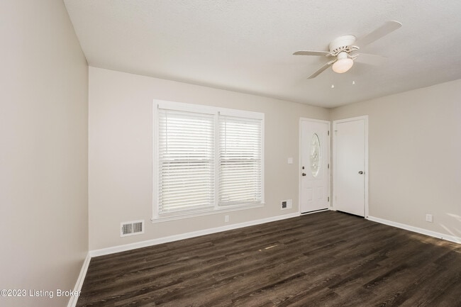 Building Photo - 215 Kim Ct