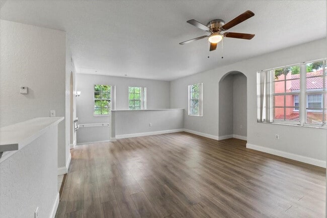 Building Photo - 2301 Belmont Ln