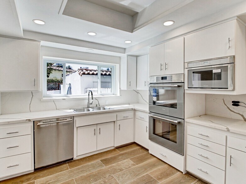 Building Photo - 10563 Lindbrook Dr